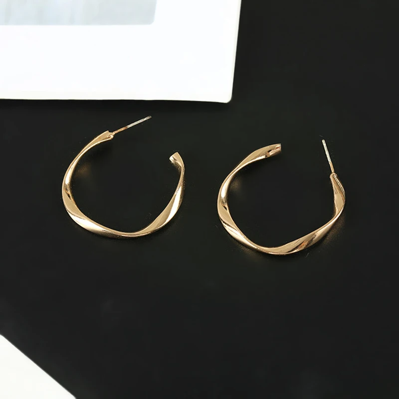 

Minimalist Semi-circular Twisted Gold Silver Large Circle Earrings Female Temperament Korean Personality Simple Earrings Women