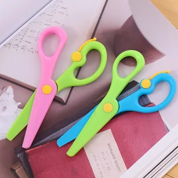 New 1 Pcs 137mm Mini Safety Round Head Plastic Scissors Student Kids Paper Cutting Minions Supplies