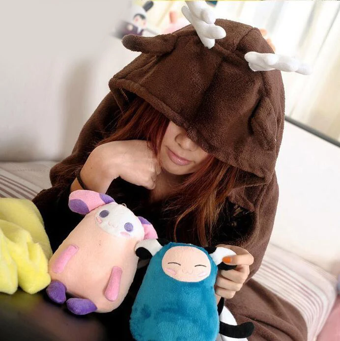 

Hot Sell Soft Coral Fleece Baby And Women Air Condition Rolling Blanket, Travelling Car Drive Blanket Cartoon Santa's Deer