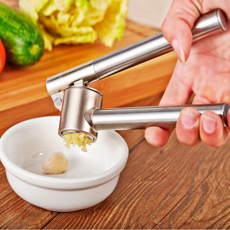 

Household pressure the garlic mash the garlic Peel the garlic Garlic stir