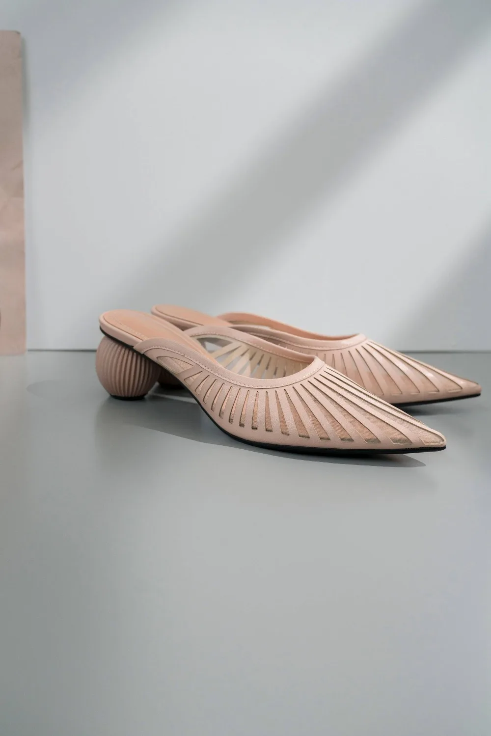 Krazing Pot/Дизайнерские шлёпанцы без шнуровки; европейский дизайн; необычный стиль; средний каблук; острый носок; элегантные вечерние туфли-лодочки с петлей на пятке; L55