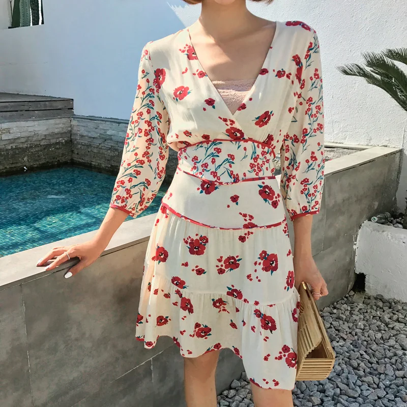 

Floral Print DRESS V Neck Mini Dress Flowing Cut with Fitted Waist Dress