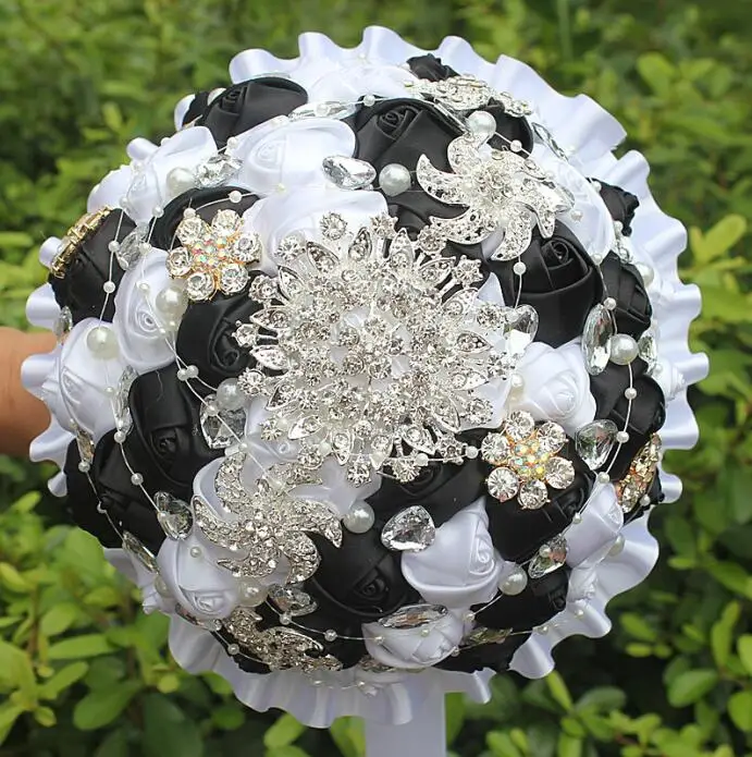 163 50 De Réductionpopulaire Noir Blanc Rose Fleur Mariée Tenant Bouquet De Mariage Diamant Perle Perlée Broche Bouquet Mariage Fleur Pl001 2 In