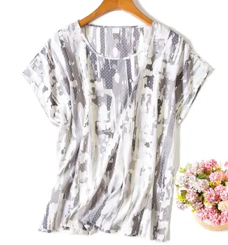 

In spring 2019, the new crepe DE chine is a colorful butterfly, with a loose T-shirt