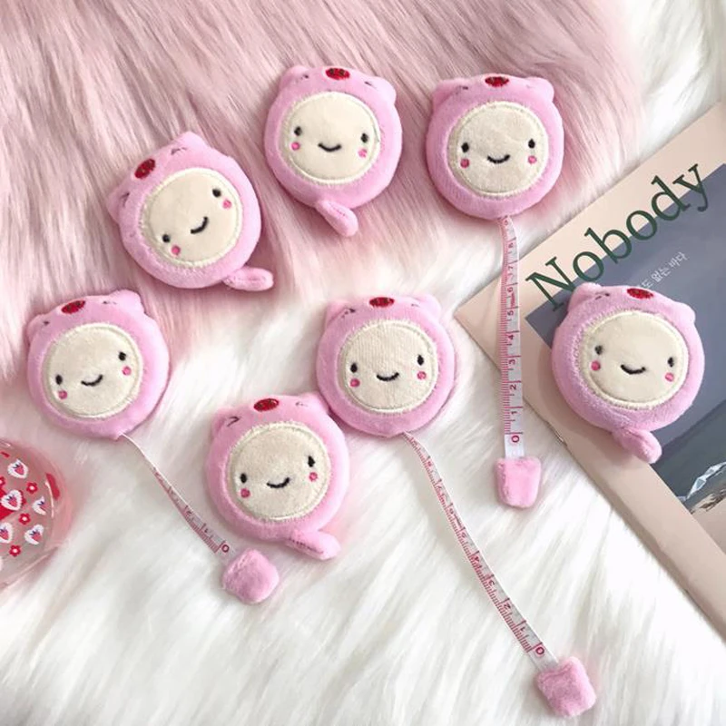 En oferta Rollo de peluche Kawaii Mini, regla elástica automática de 1,5 metros de largo, regla de medida de papelería, regalos DIY, color rosa, 1 Uds. NjolK0Lp