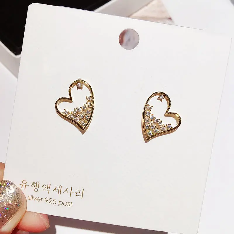 

Delicate Hollow Heart Earrings Gold Color Shining Cubic Zirconia Stud Earrings Fashion Women Gift Jewelry