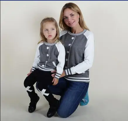 Коллекция года, Лидер продаж, бейсбольная куртка для мамы и дочки одинаковые комплекты для всей семьи, вязаные свитера для мамы и дочки