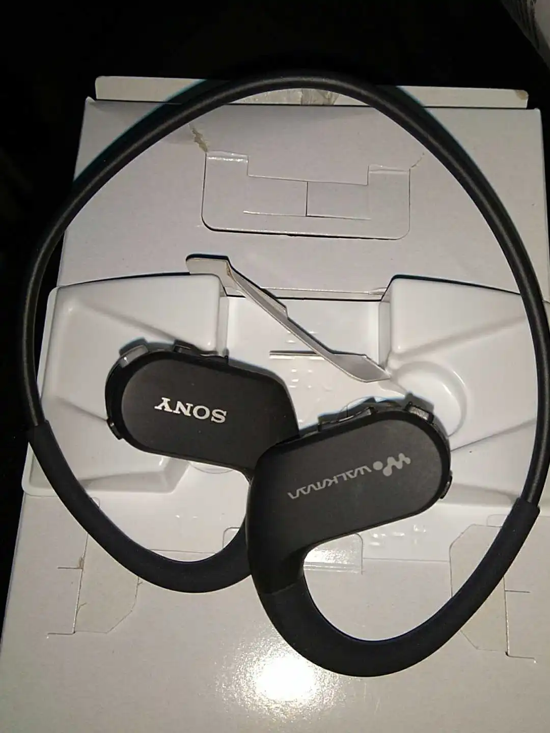 Используется (не новый) SONY водонепроницаемый плавательный MP3 плеер