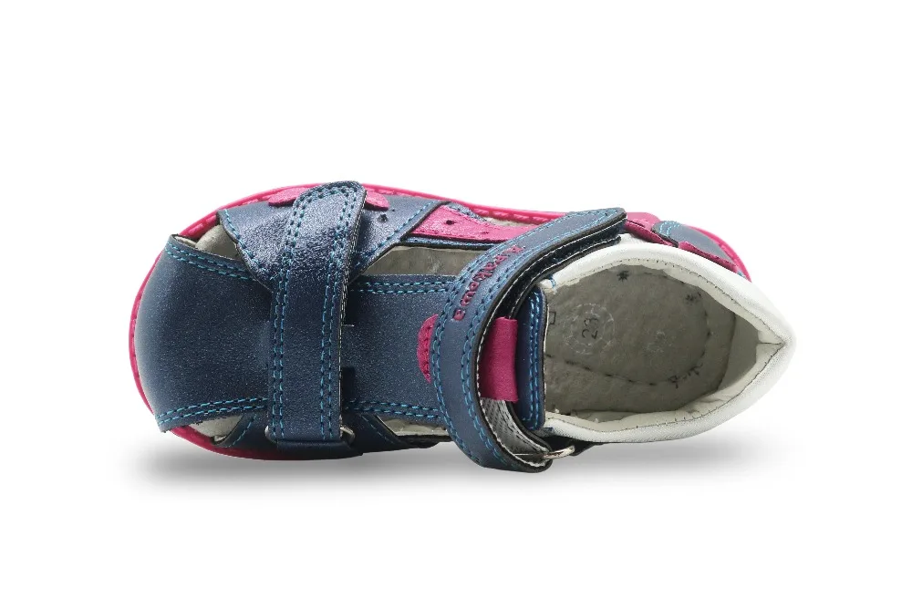Apakowa/летние сандалии для девочек из искусственной кожи; ортопедические туфли на плоской подошве для маленьких девочек; детская обувь с закрытым носком; Eur20-25