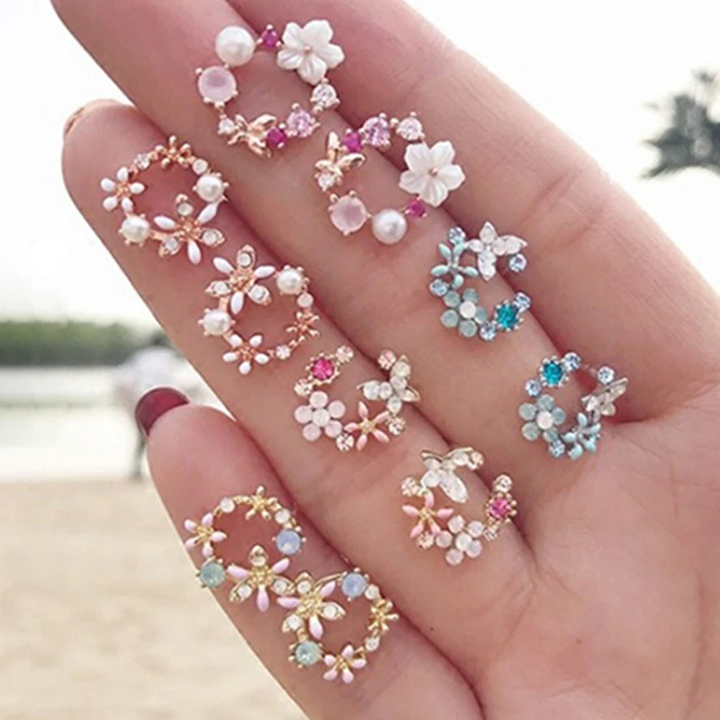 

Korean New Colorful Rhinestone Wreath Stud Earrings For Women Sweet Flower Small Cirlce Brincos Wedding Party Gift