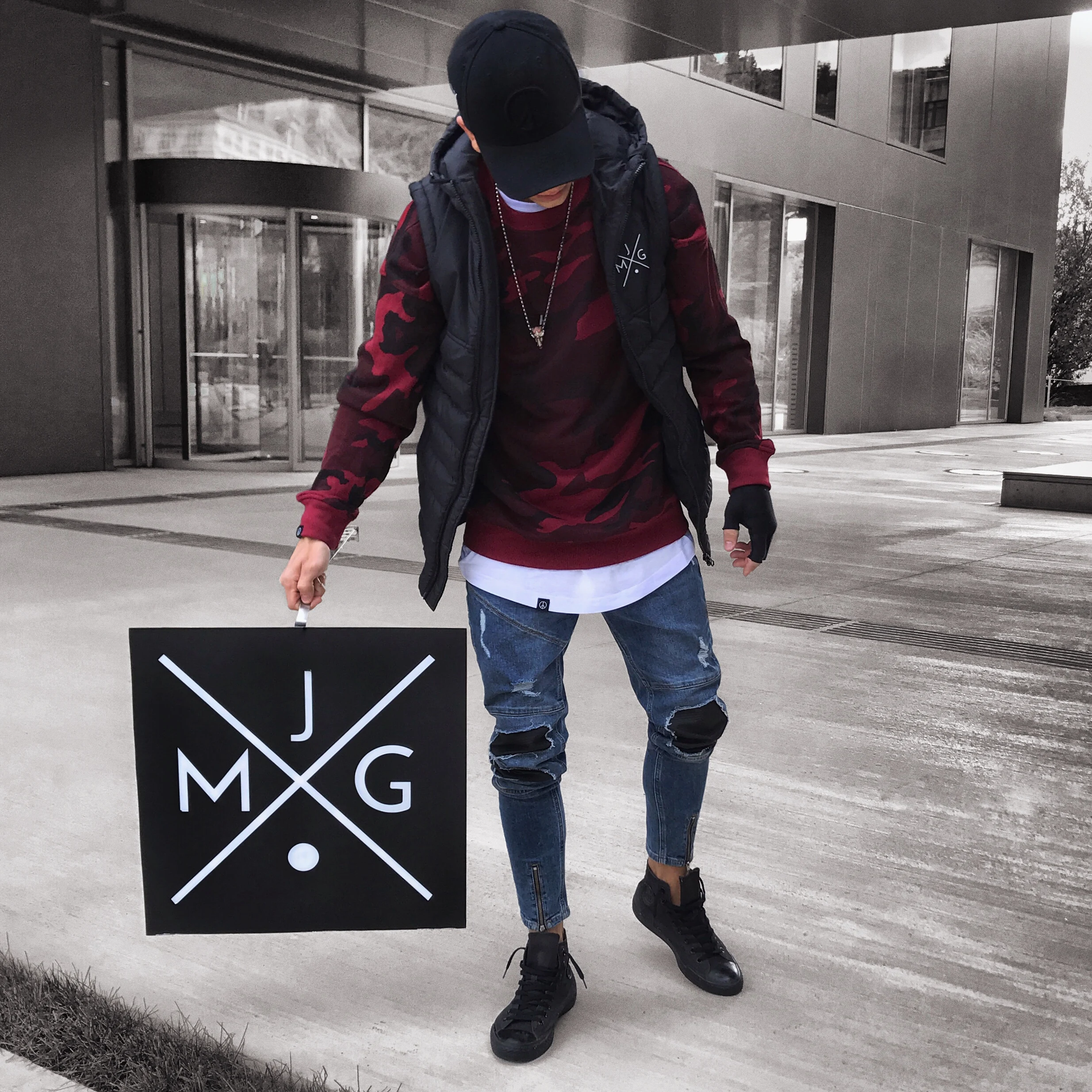 

2018 New Fahion Mens Slim Jeans Moto Bikier Style Cool Mens Street Pencil Jeans Full Lingth Stripe Hole Outwear