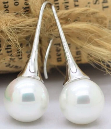 

wb001 A pair of natural 10-11mm white south seas pearl earrings