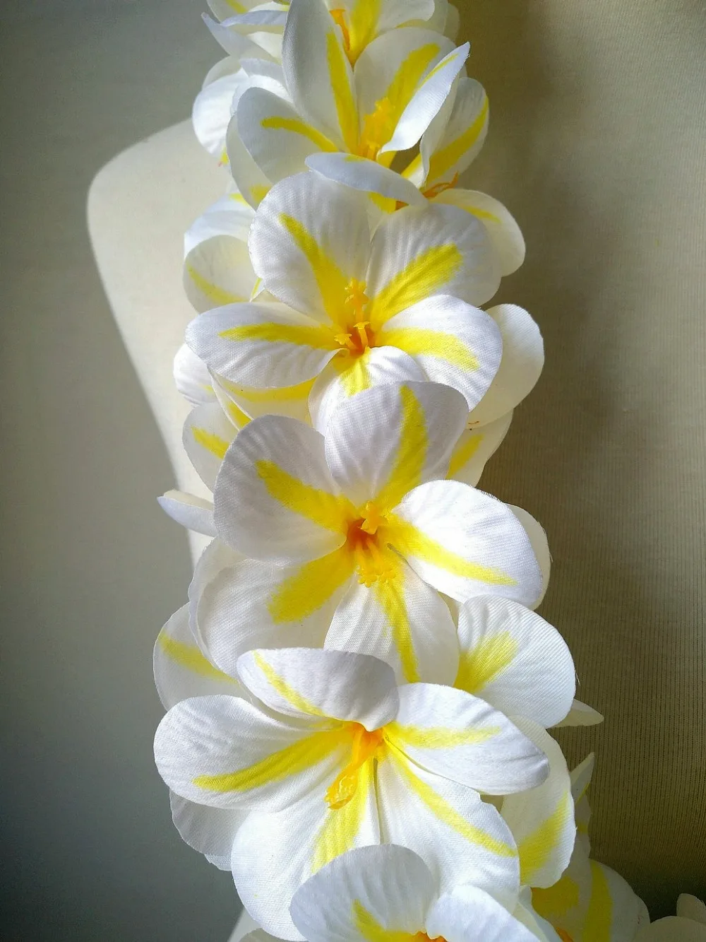 Free Shipping 50pcs Lot Ch03331a 40 Inch Silk Plumeria Lei Hawaii Hula Dancer Tropical Flower Party Women Wear Summer Women S Scarves Aliexpress