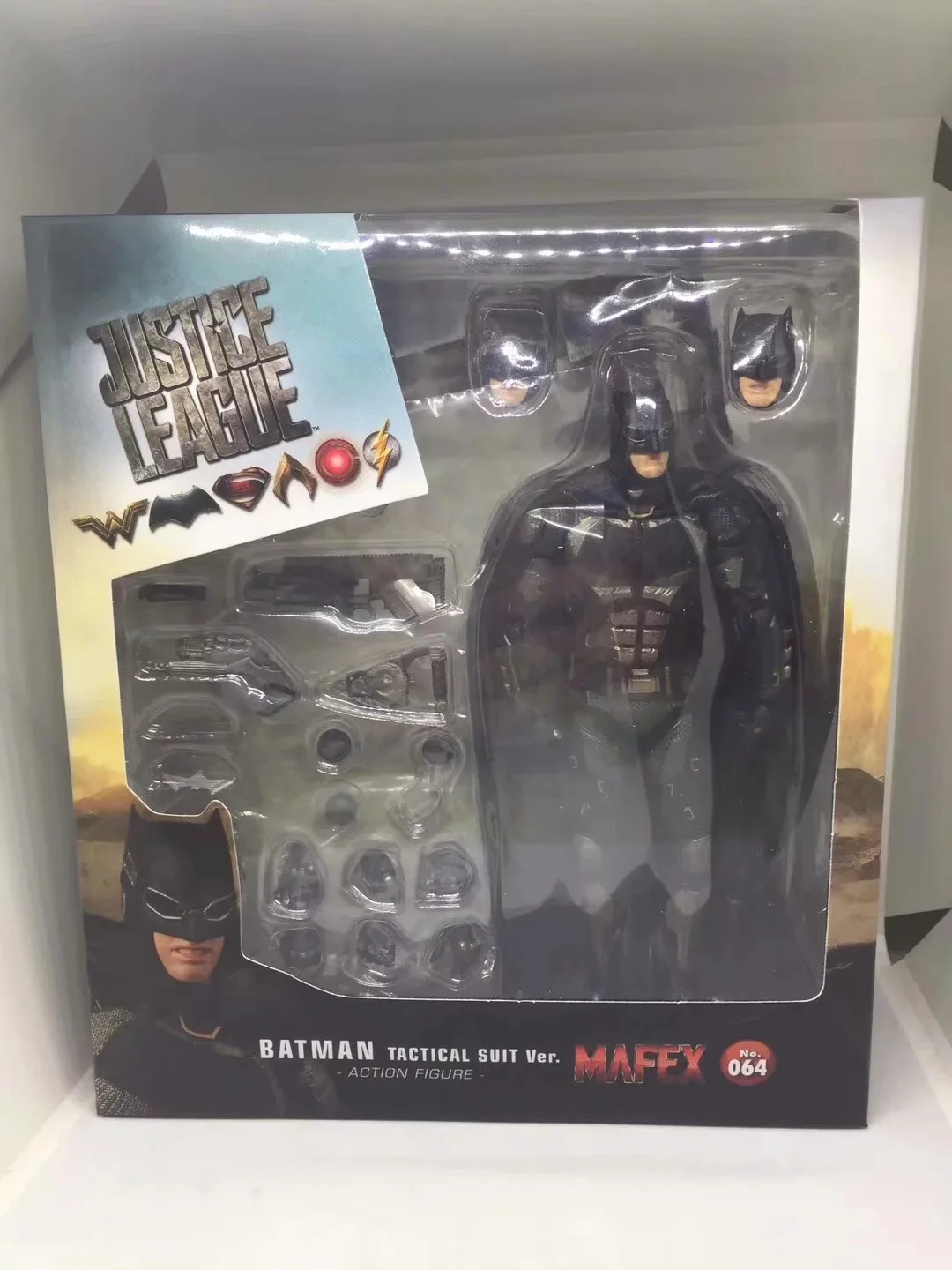 MAFEX 056 Бэтмен Тактический Костюм Ver. The Dark KNight DC Justice League ПВХ фигурка Коллекционная модель игрушки 16 см