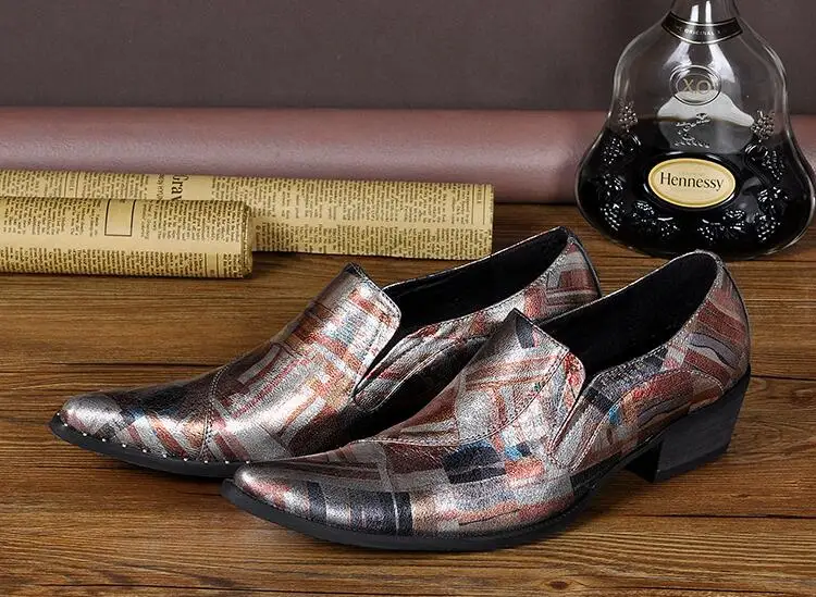 Британской моды Оксфорд обувь мужская острым дышащая обувь с перфорацией типа «броги» тиснением Мужской бар модная обувь для вождения