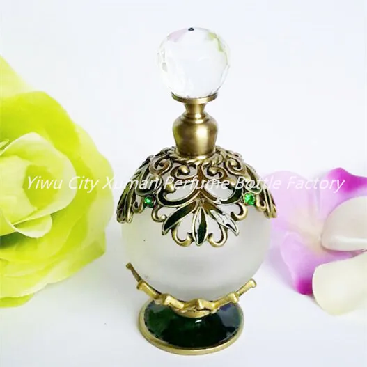 

Retro Metal Empty Beautiful Adornment Crafts Travel Gift Makeup Perfume Bottle For Birthday Gift