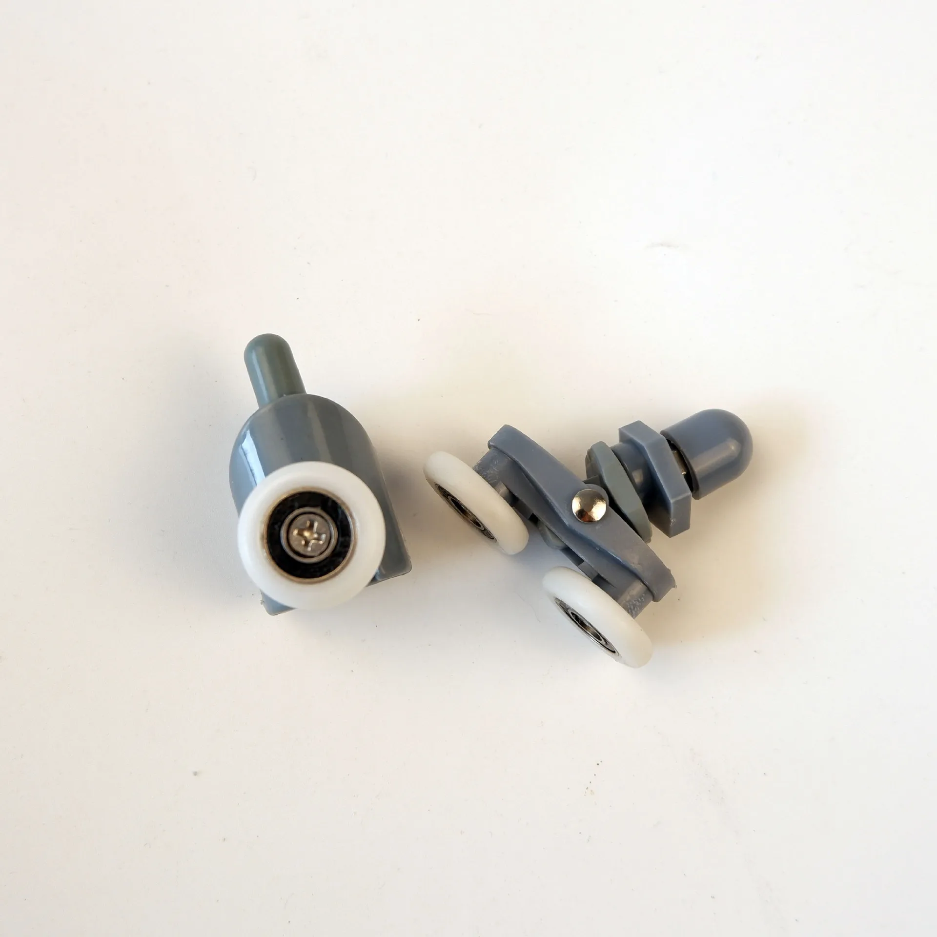 2pcs YJ-11 upper gray double-wheel lower single-wheel springwheel shower room pulley, shower room accessories, nylon pulley 2pcs YJ-11 upper gray double-wheel lower single-wheel springwheel shower room pulley, shower room accessories, nylon pulley