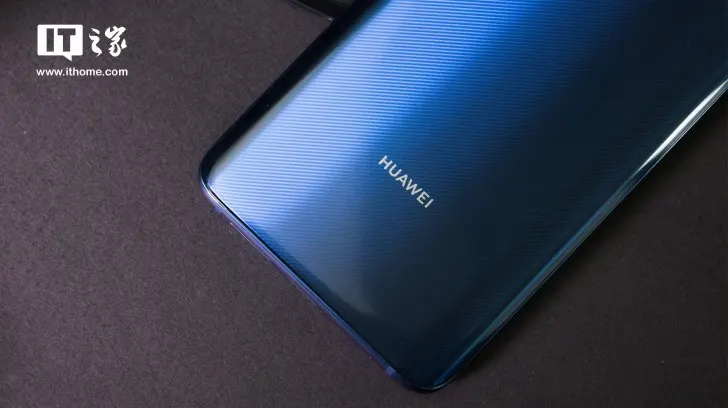 Смартфон HuaWei mate 20 Pro 4G LTE 8 ГБ ОЗУ 256 Гб ПЗУ Kirin 980 Android 9,0 6,3" 3120x1440 40.0MP IP68 NFC