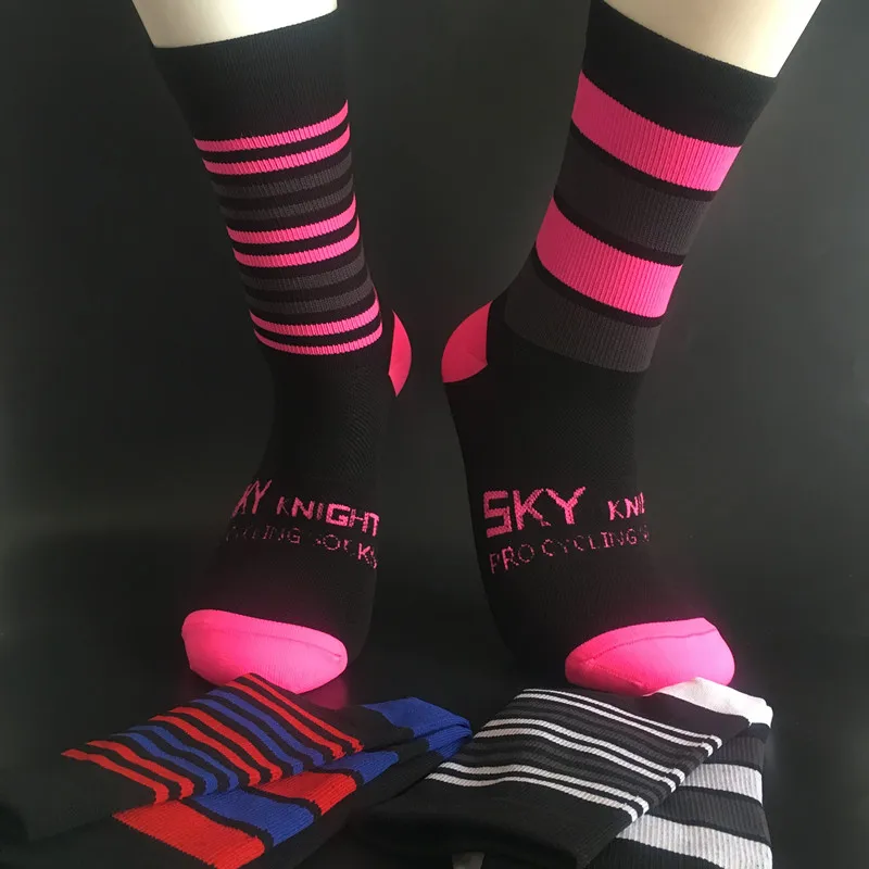 

SKYKNIGHT Left and Right Feet Stripe Cycling Socks Sports Running Basketball Socks Bike Socks Calcetines Ciclismo Hombre