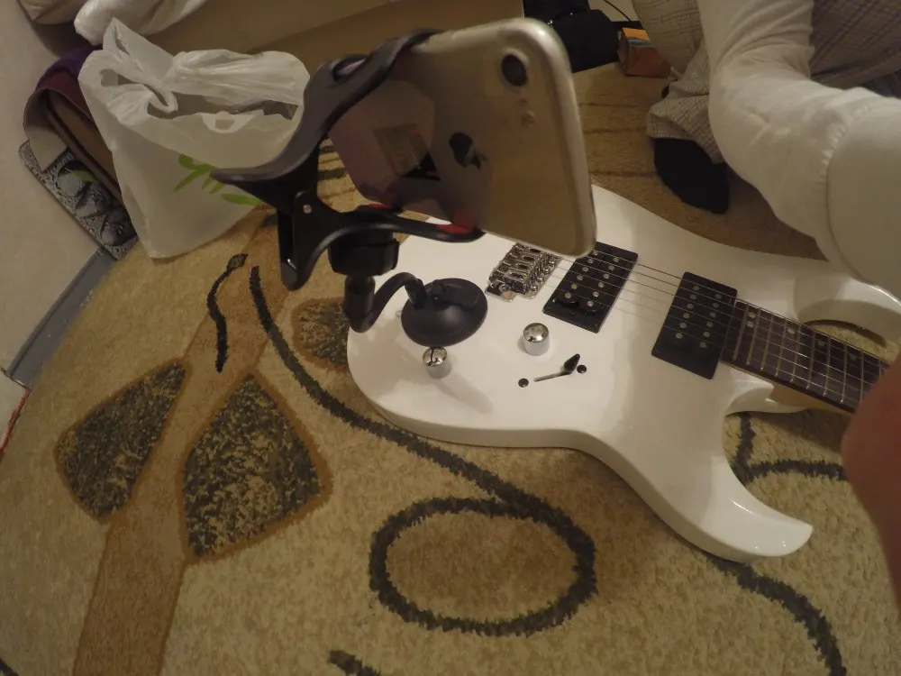 Guitar-holder-Car-holder-phone-holder-stand-anime-figure-cell-phone-guitar-holder-in-car (4)