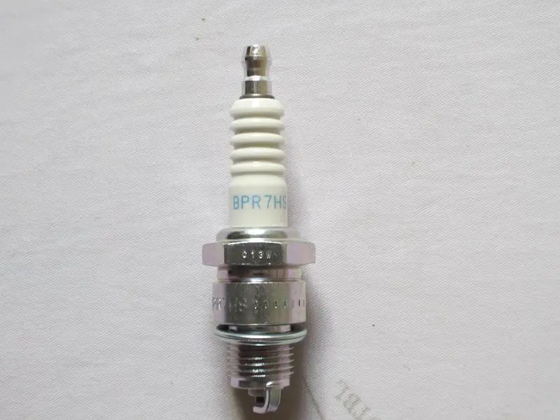 Free Shipping outboard motor Spark plugs for 2 stroke 4.0 hp HangKai