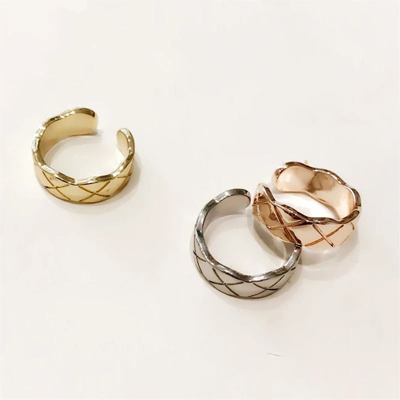 

HUANZHI 2019 Korean Design New Grid Pattern X Wrinkles Wavy Shape Metal Couple Open Rings for Women Girls Party Tourism Gift