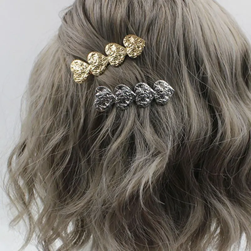 

Japanese Sweet Girls Glitter Metallic Side Bangs Hair Clip Four Love Heart Textured Hairpin Styling Student Minimalist Barrette