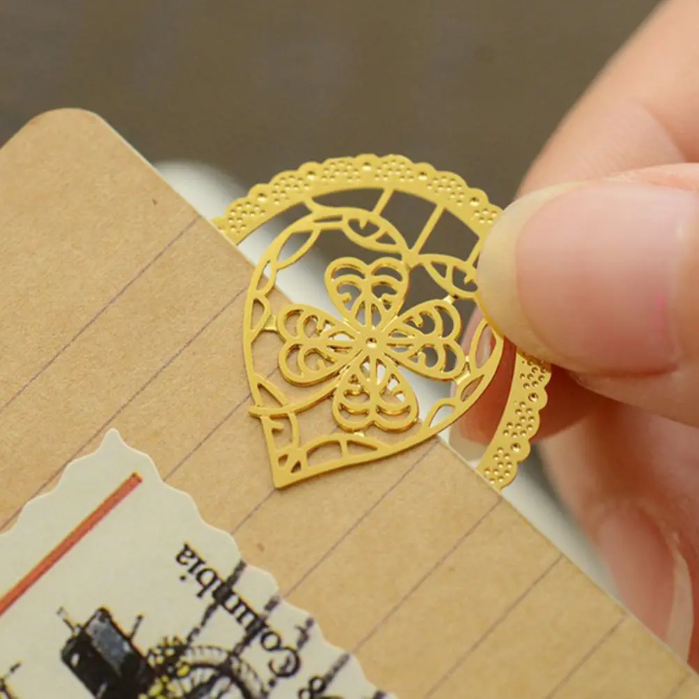 

2pcs Mini Bookmarks Stationery Gift Gold ForReadingModern Design Lovely Pierced Lace Bookmarks Dream Metal Animal Design2.5*3 cm