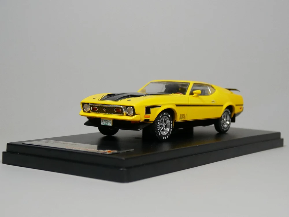 PREMIUM X 143 FORD MUSTANG MACH 1 1971 (Yellow) Diecast model carin