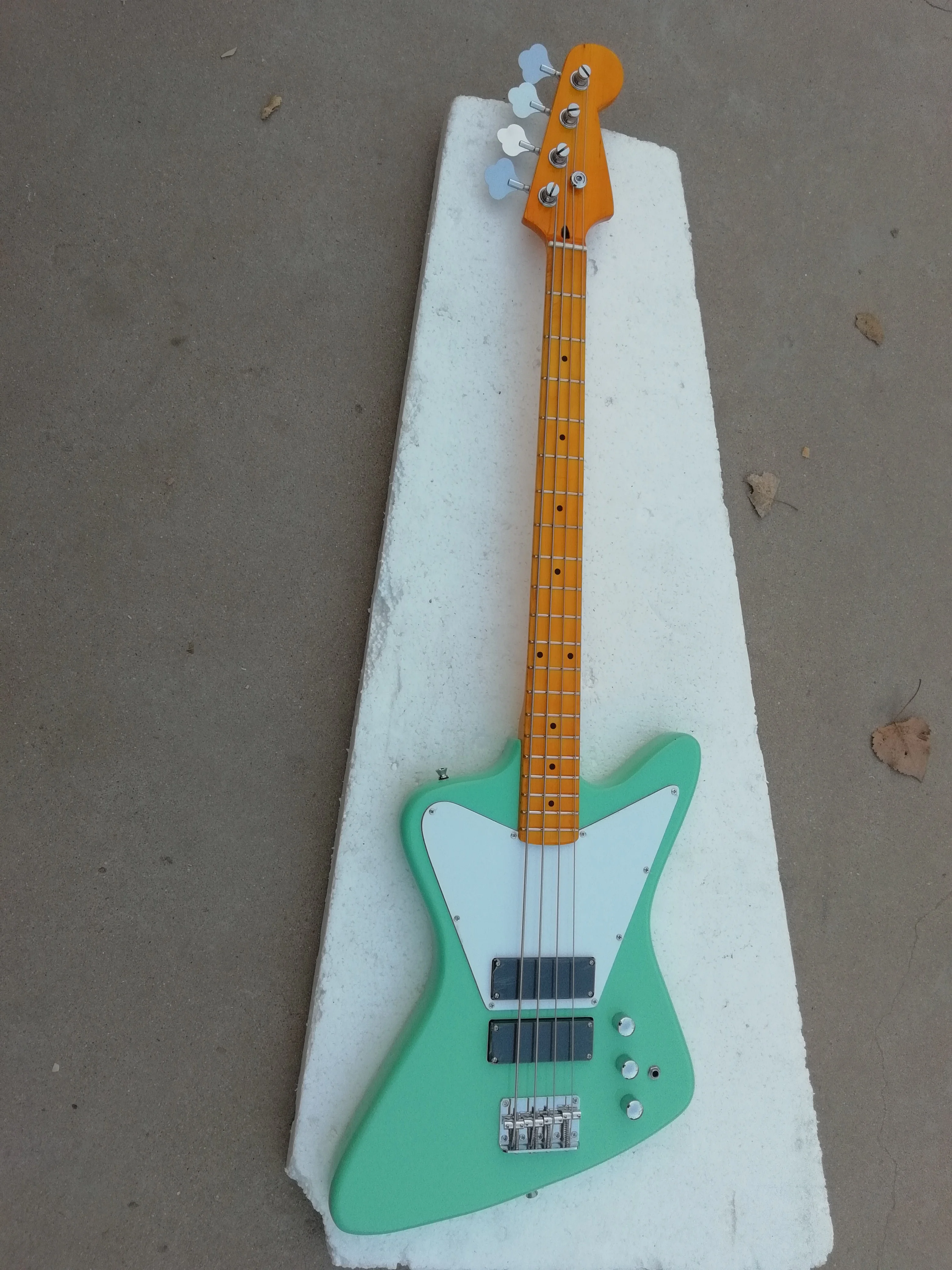 

New High Quality GYHP-053 light green color Solid Mahogany body white plate Electric Guitar , be customized. Free shipping!