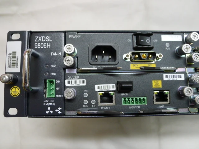Оригинальный Z TE ZXDSL 9806H ADSL DSLAM с 4 картами ASTGC из 32 портов 8 кабелей AC + DC dual