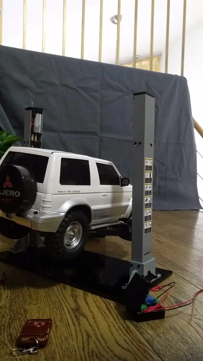 Автомобильный подъемник 1/10 для радиоуправляемой машины WRANGLER ROCK CRAWLER TRUCK Capo C2 jkmax