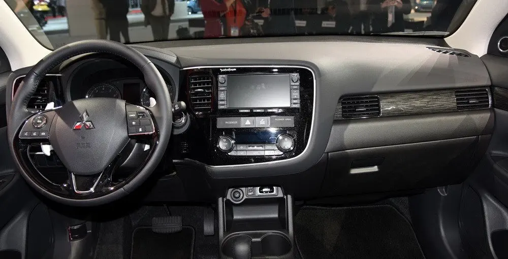 Mitsubishi Outlander 2015-i-s