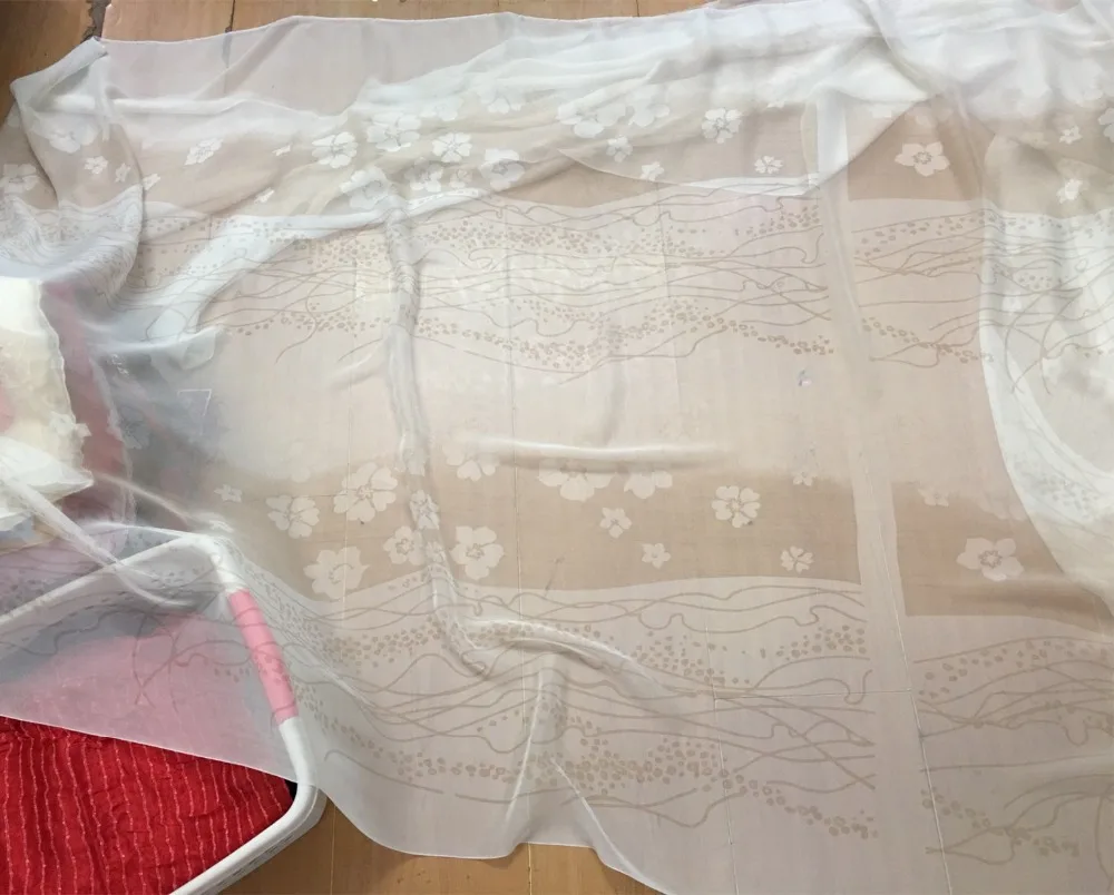 

100% Silk fabric GEORGETTE-CHIFFON,color:BIEGE+PRINT,width:114cm,thickness:7mm,sell by 2pattern(114*360cm),#T