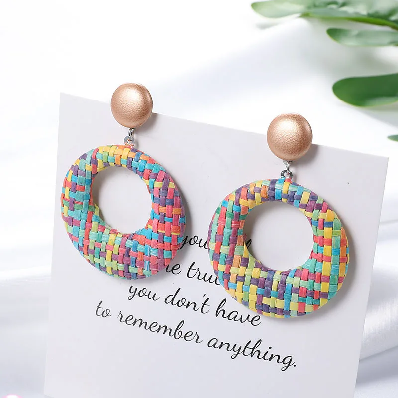 Женские Геометрические серьги гвоздики DoreenBeads разноцветные плетеные из ротанга