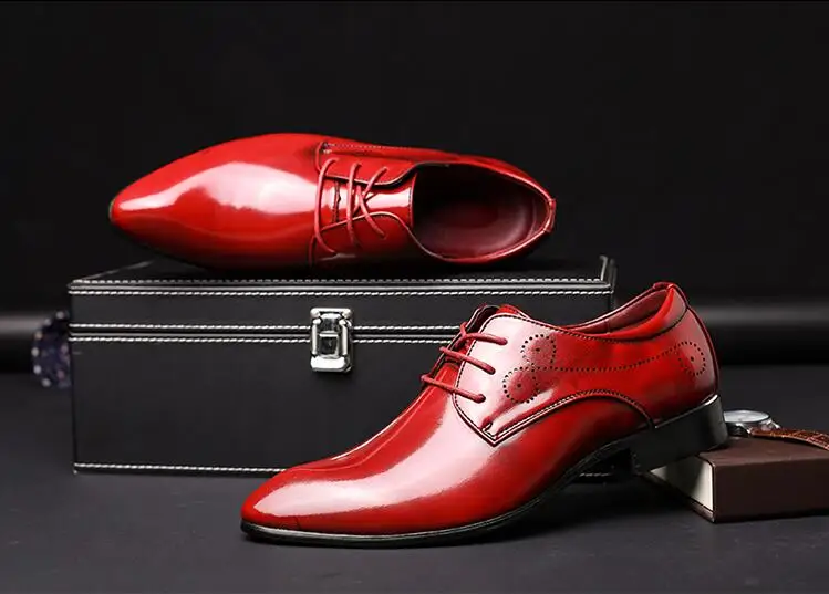 Britannique Style rouge Cuir De Verni Noir Hommes Rouge Sculpté Mariage up Mâle Chaussures bleu Pointu Orteils Hauteur Croissante Élégant Robe Dentelle F5wfWEqn