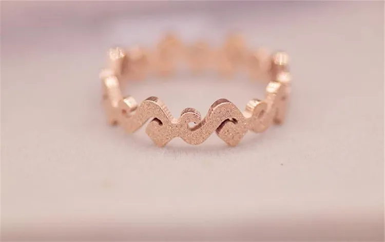 Yun ruo бренд розовое золото Цветные матовые кольца волнистый дизайн для женщины девушки подарок пара ювелирных изделий нержавеющая сталь 316 L Кольцо наивысшего качества