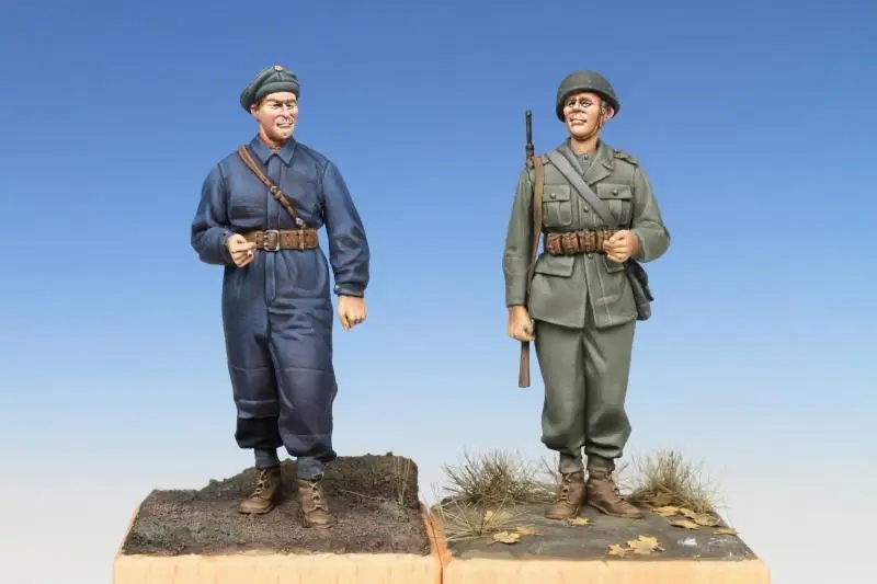 

Pre order goods-TB 35090 1/35 World War II Swedish Tank Crew and Infantrymen