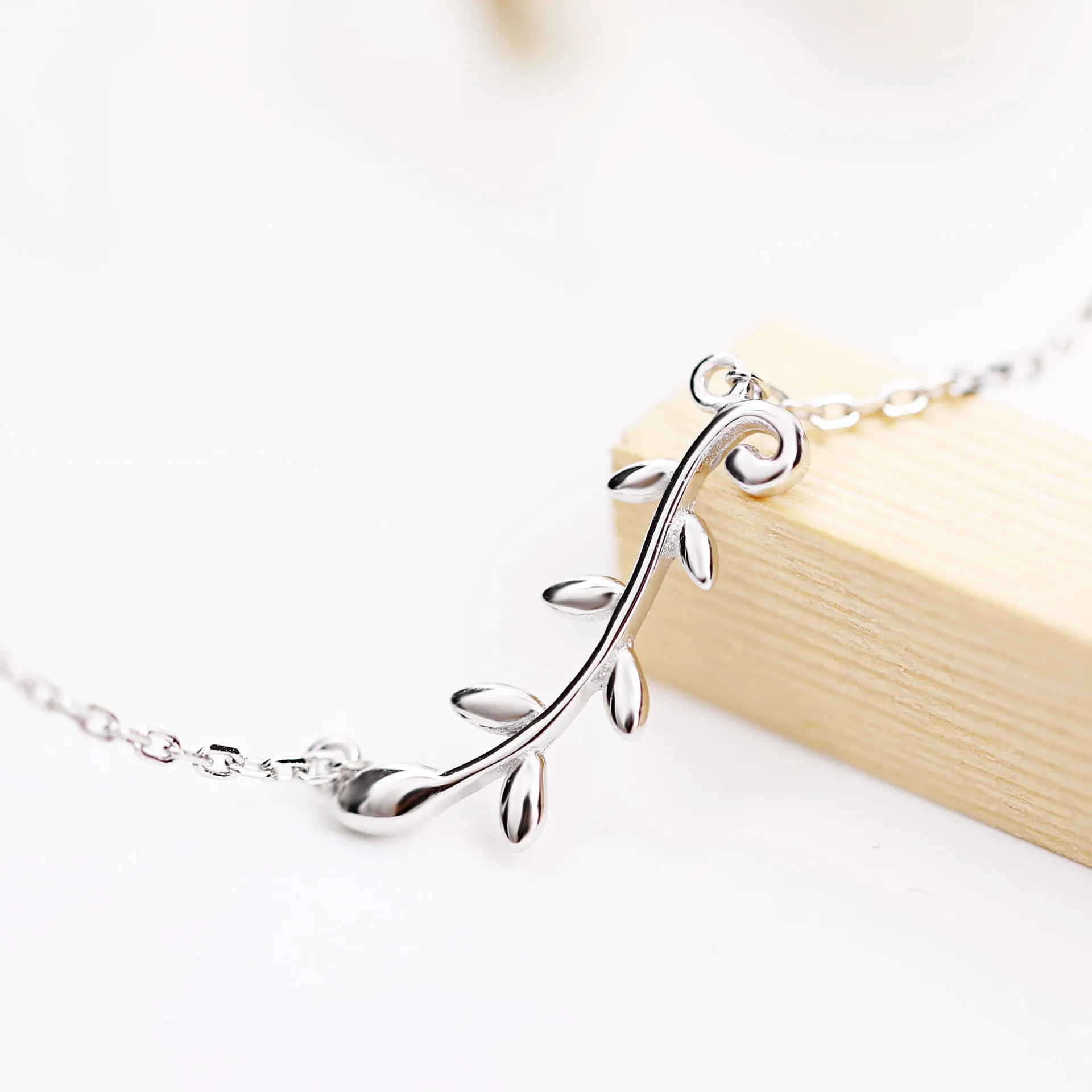 leaves 100% 925 Sterling silver nacklace Jewellery Clavicle chain pendant charms
