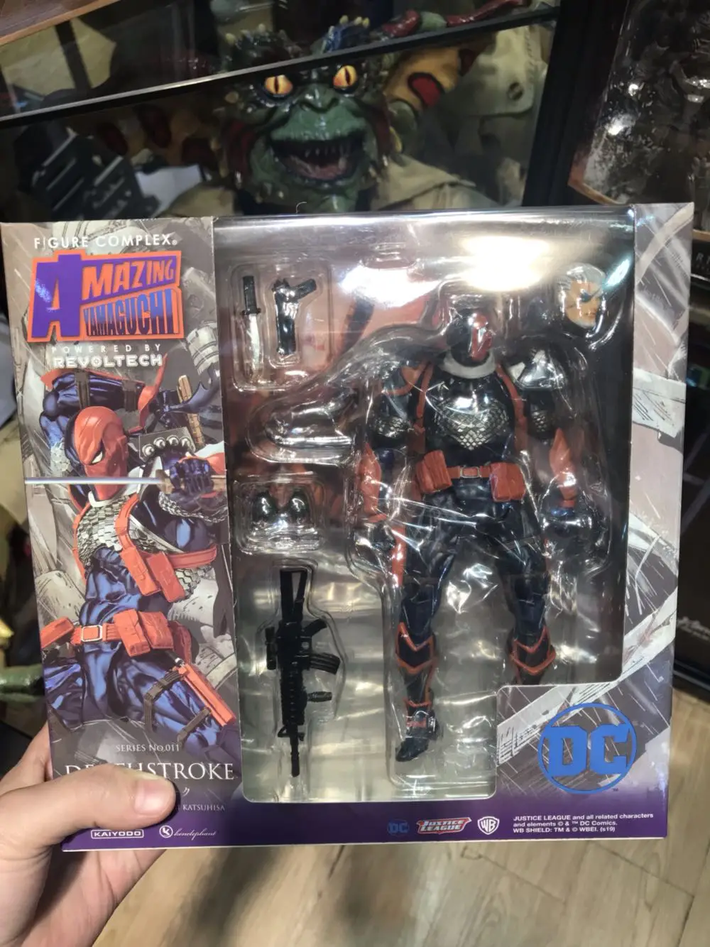 

Yamaguchi NEW DC Animi Deathstroke 16cm Action Figure Toy Anime Figure Collectible Model Toy