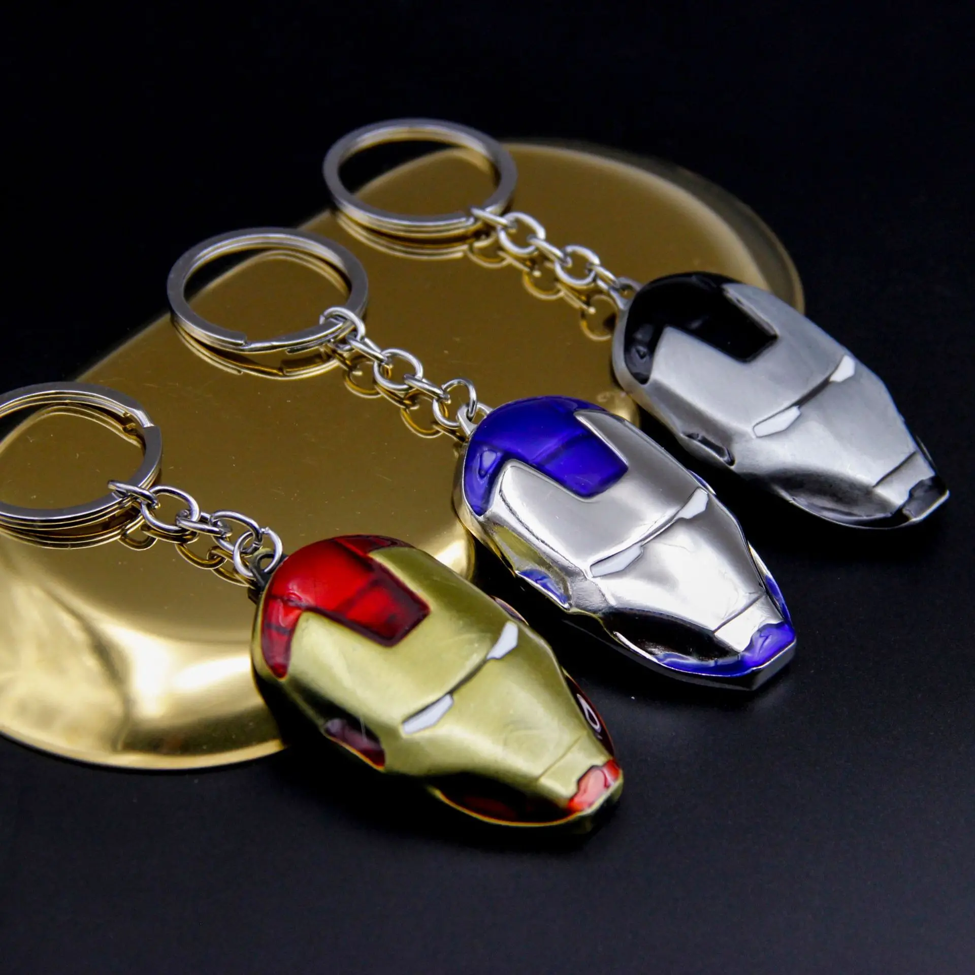 

The Avengers Captain America Keychain Superhero Star Shield Pendant Keyring Car Key Chain Accessories Batman Marvel Key Chains