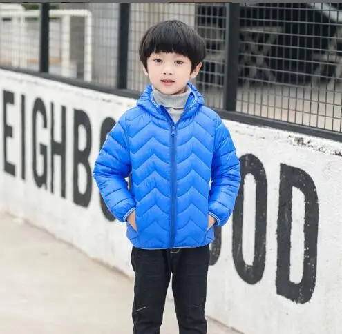 Коллекция года, зимняя детская одежда детские одноцветные тонкие куртки на молнии с капюшоном для мальчиков и девочек, повседневные тонкие пуховые пальто