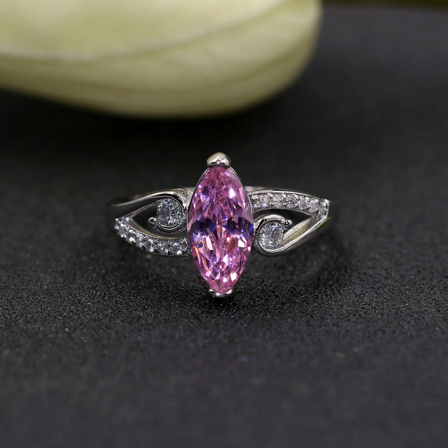 Hainon 2018 New CZ Crystal Engagement Rings For Women Elegant Wedding Rings Silver Color Filled Finger Jewelry Romantic Gifts