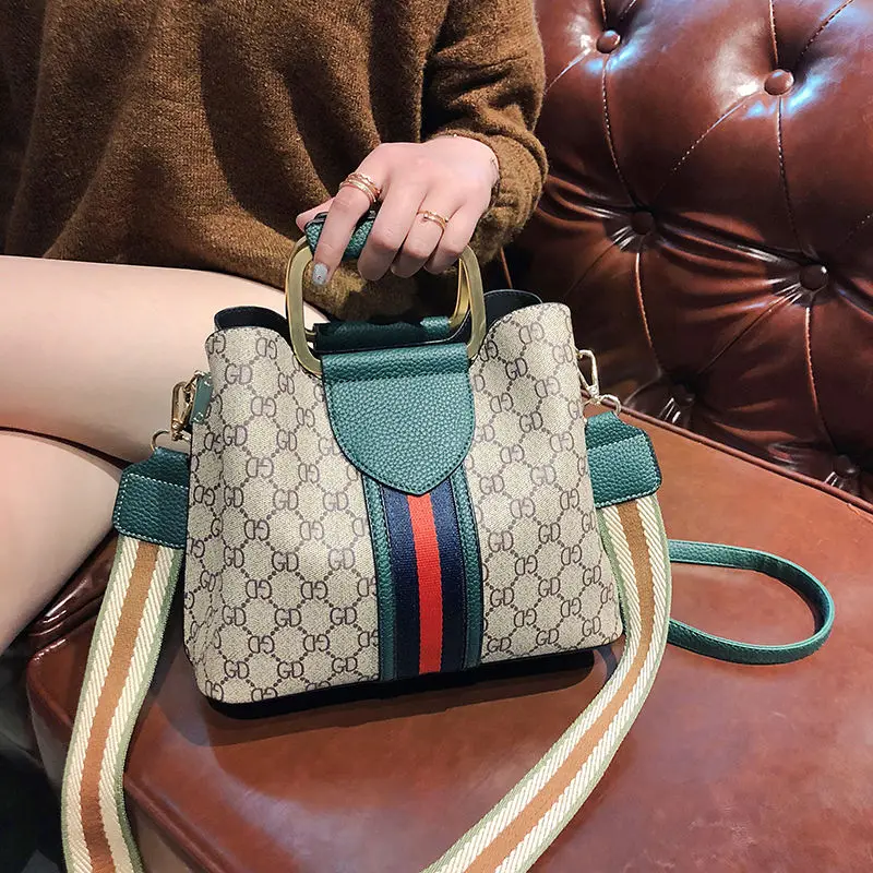 

CROSHO Fashionable European and American Matching Color Portable Bucket Wide Shoulder Strap Single Shoulder Crossbody