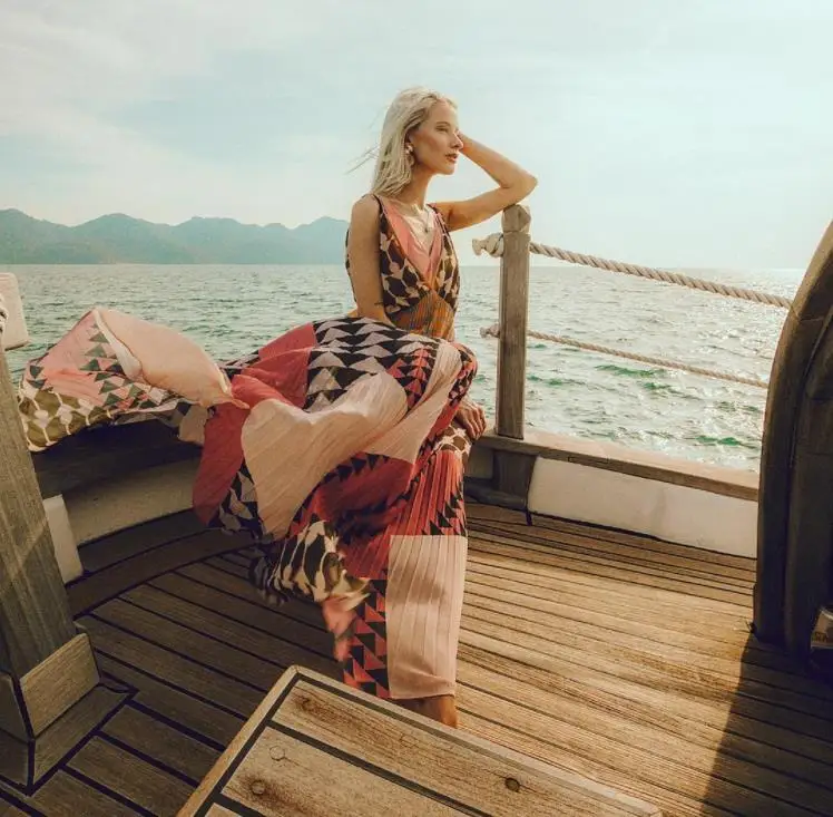 

2019 New arrive Deep V pleated women long Dresses