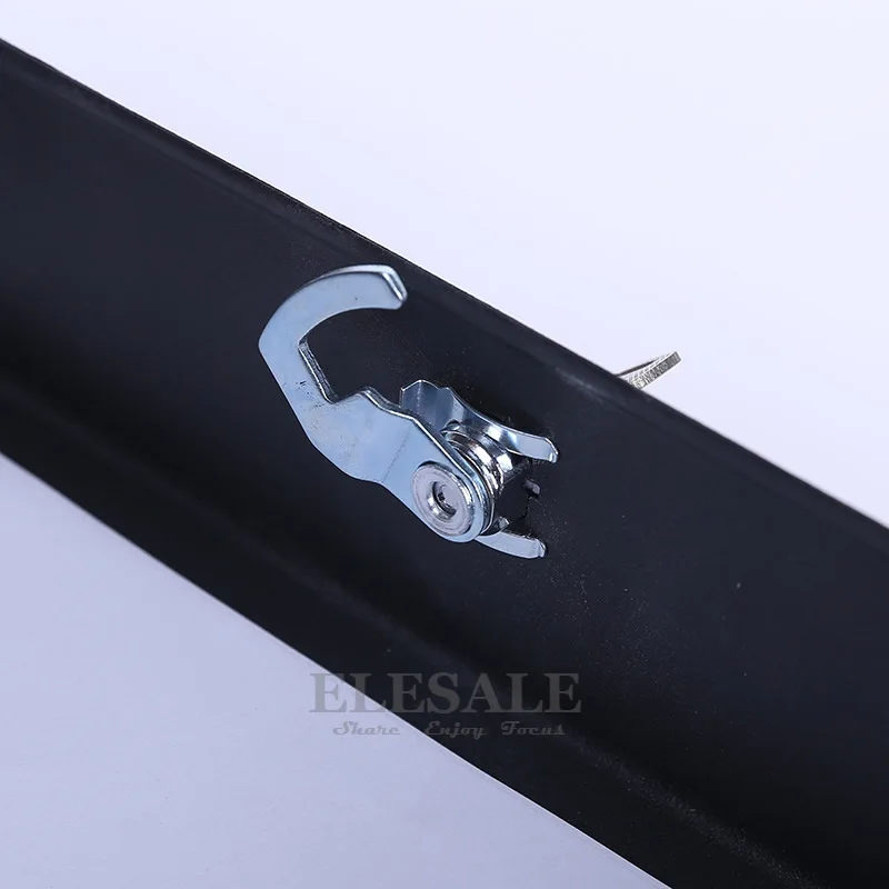 com fechadura do cofre de seguranca caixa 02