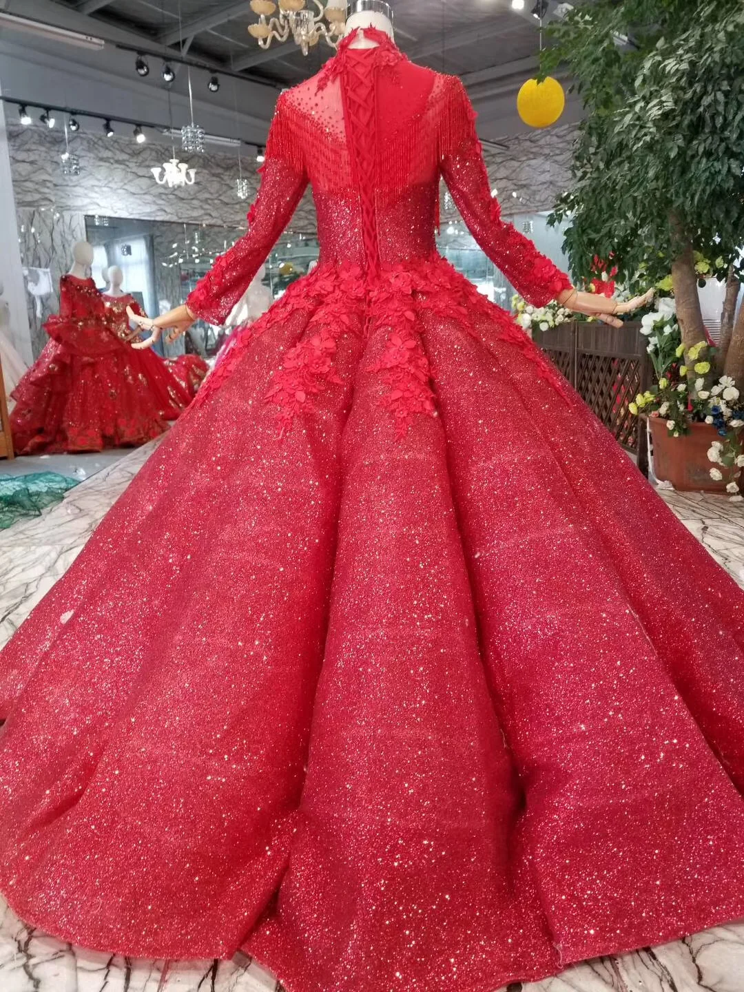 Charming Ball Gown Red High Neck Lace Appliques Beaded Glitters Quinceanera Dresses Crystals Luxurious Supper Ball Gown 15years