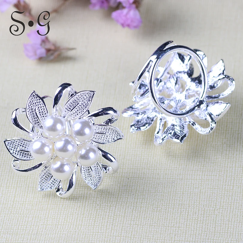 

wholesale 120pcs Hoop Brooch Silk Scarf Clip Buckle Holder Shawl Ring Clip Tricyclic Scarves Buckle Luxurious Simple Women