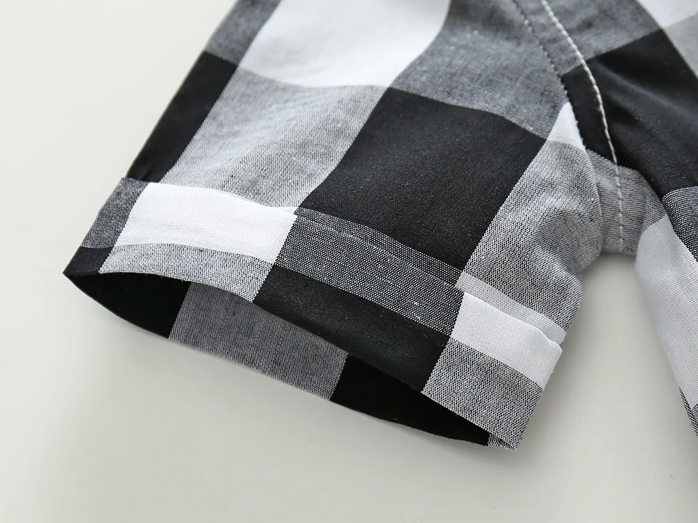 4590873704_2068599042