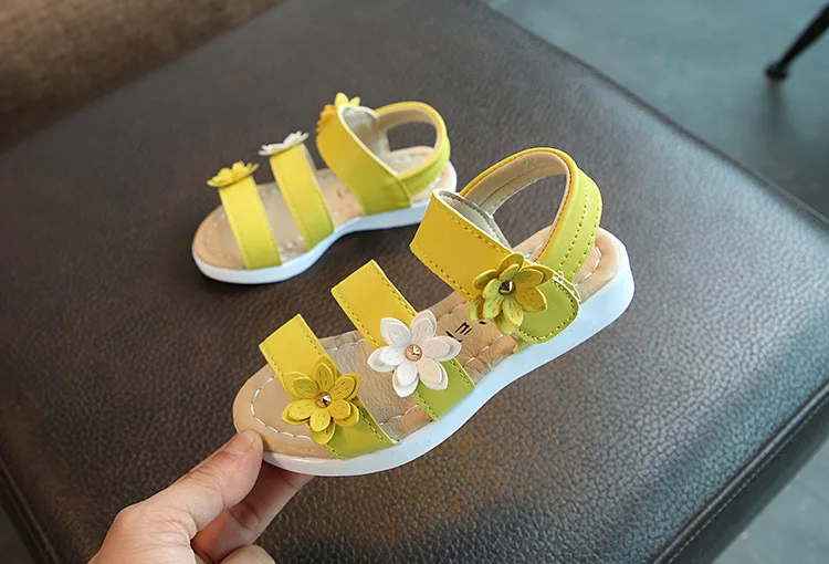 Обувь для девочек босоножки Туфли для принцессы B03061 Повседневное для малышей младенцев, детей ясельного возраста; коричневые кожаные сандалии с цветочным узором для девочек пляжная обувь с цветами детские ходунки